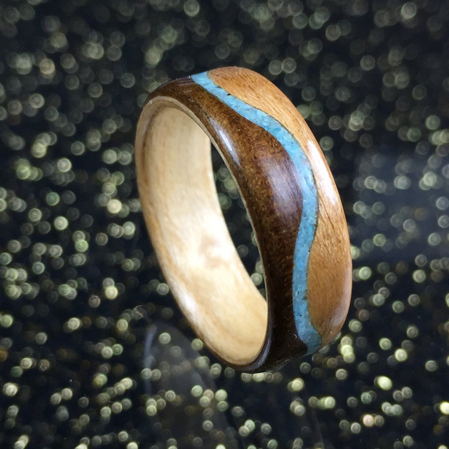 Holzring Aus Drei Holzarten Nussbaum, Eiche & Ahorn Mit Türkis Inlay von DaliaWoodia