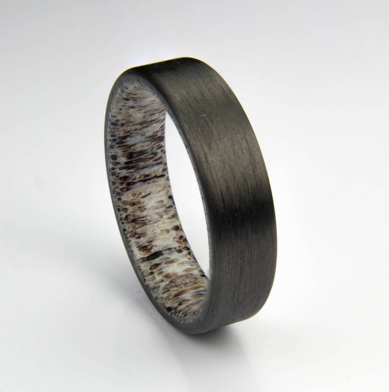 Karbon-Faser-Ring, Elchgeweihring, Ehering, Schmuck, Ringe, Verlobungsringe, Schwarze Herrenring, Herrenring Karbon-Faser-Ring, Elchgeweihring, Ehering, Schmuck, Ringe, Verlobungsringe, Schwarze Herrenring, Herrenring von DaliaWoodia