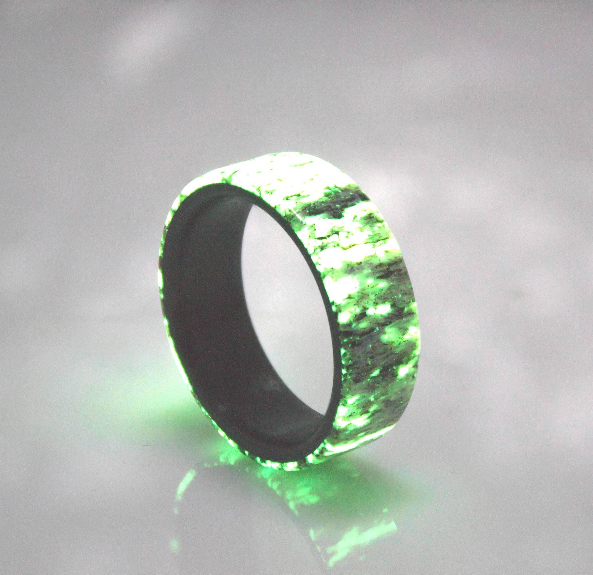 Karbonfaser Ring, Elchgeweih Glow Herrenring, Schwarzer Eheringe, Ring Für Männer, Geschenkideen von DaliaWoodia