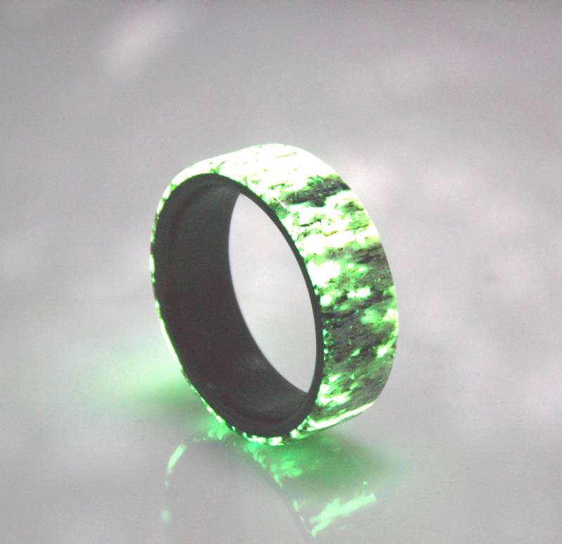 Karbonfaser Ring, Elchgeweih Glow Herrenring, Schwarzer Eheringe, Ring Für Männer, Geschenkideen Karbonfaser Ring, Elchgeweih Glow Herrenring, Schwarzer Eheringe, Ring Für Männer, Geschenkideen von DaliaWoodia