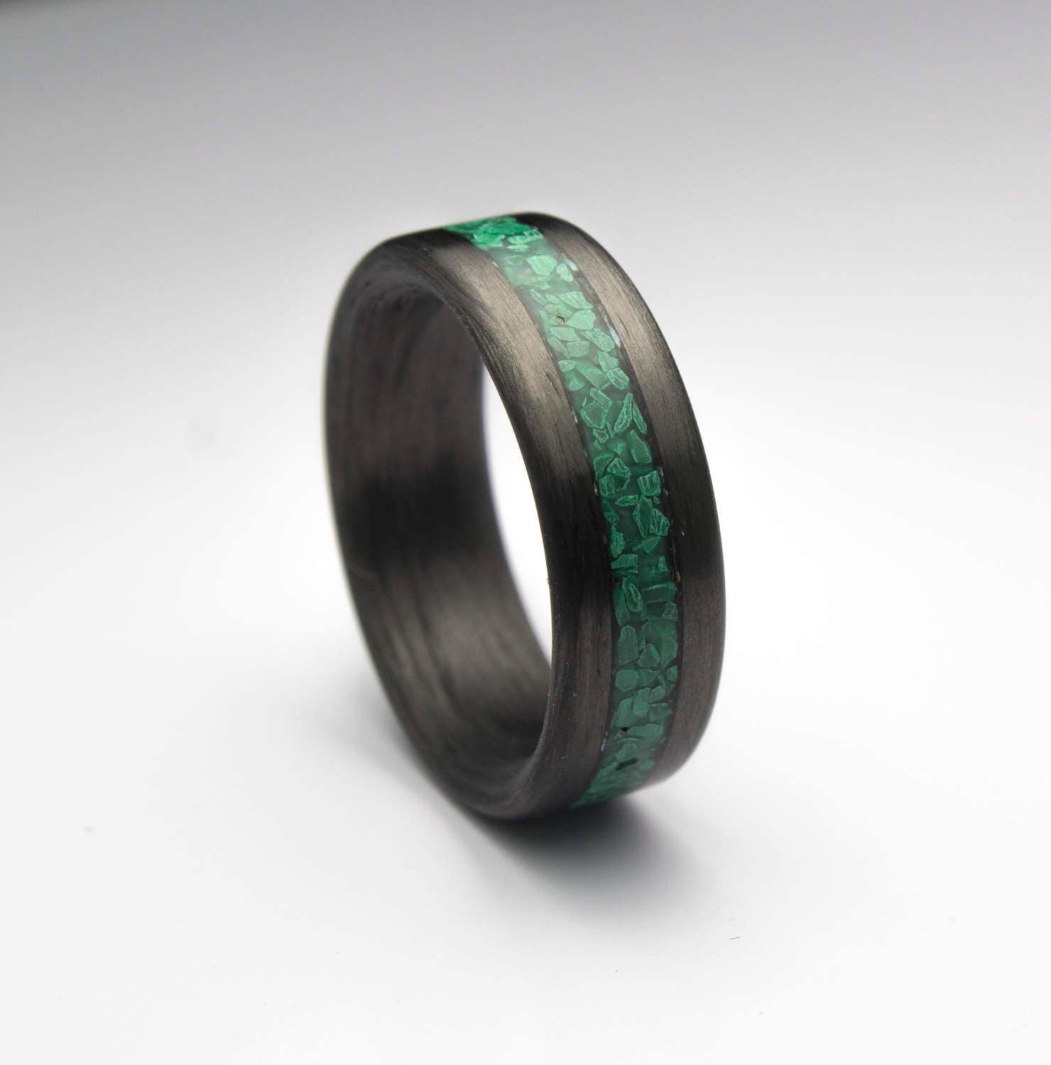 Karbonfaser Ring Mit Malachit Inlay, Schwarzer Ring, Herrenring, Ehering, Geschenke, Geschenk Für Sie, Ihn von DaliaWoodia