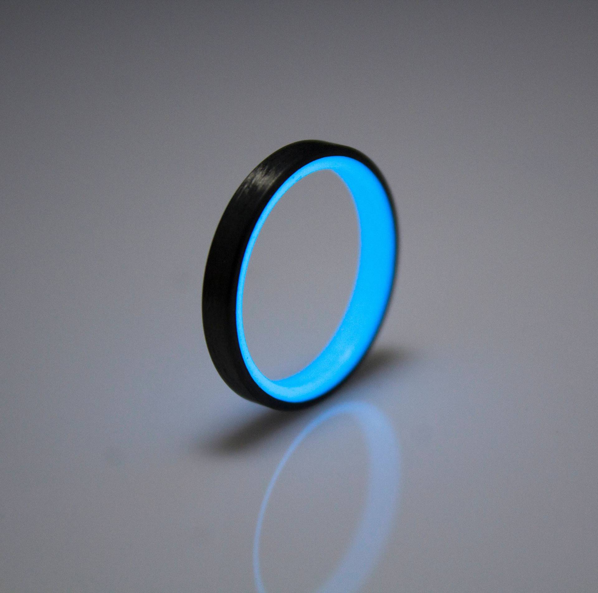 Kohlefaser Glow Ring, Ring Band, Schwarzer Mann Für Männer, Ehering, Geschenk, Geschenk Ihn von DaliaWoodia