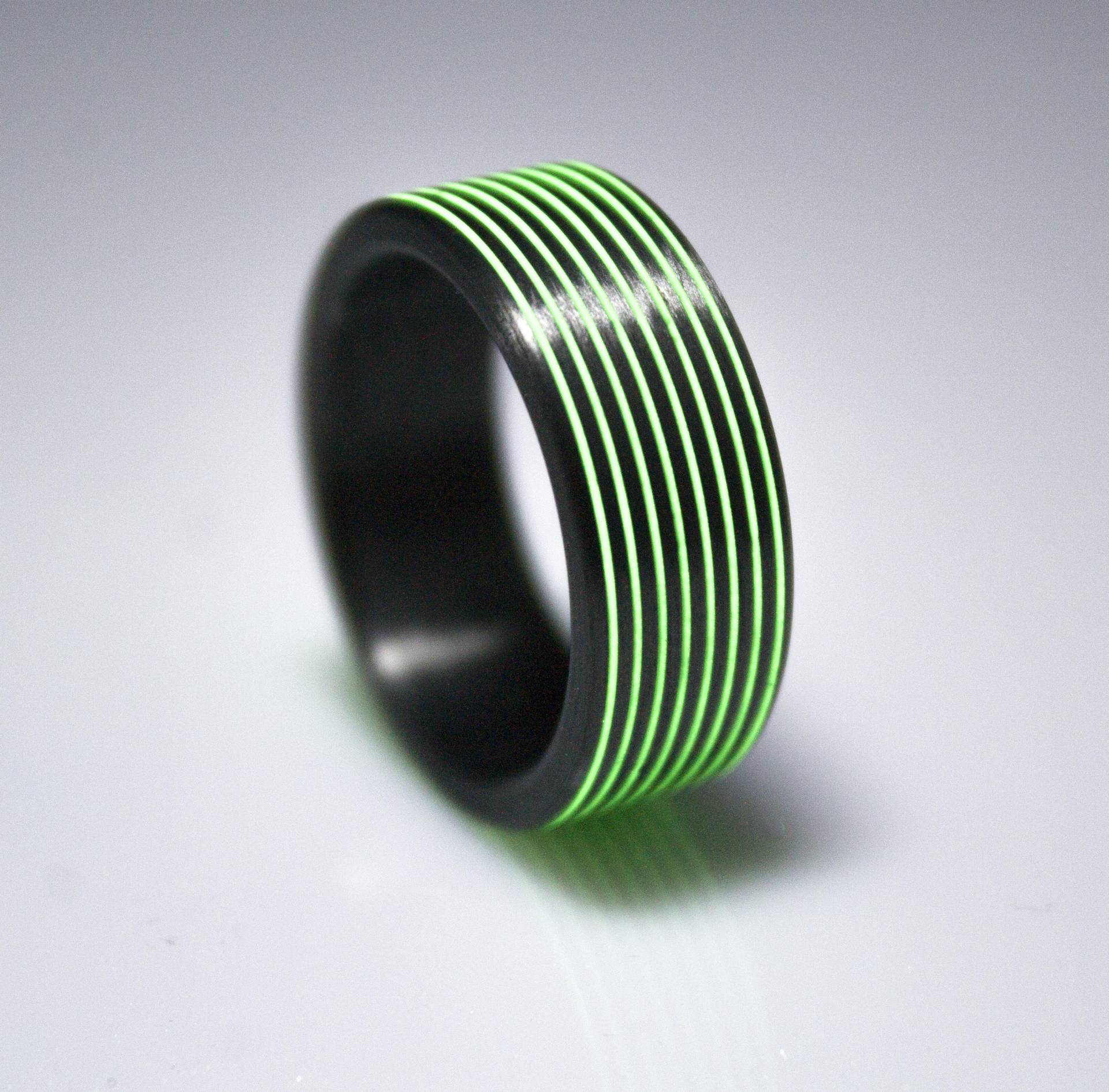 Kohlefaser-Glühen-Ring, Glühring, Herren Ring, Schwarzer Eheringe, Ring Für Männer, Geschenk-Ideen von DaliaWoodia