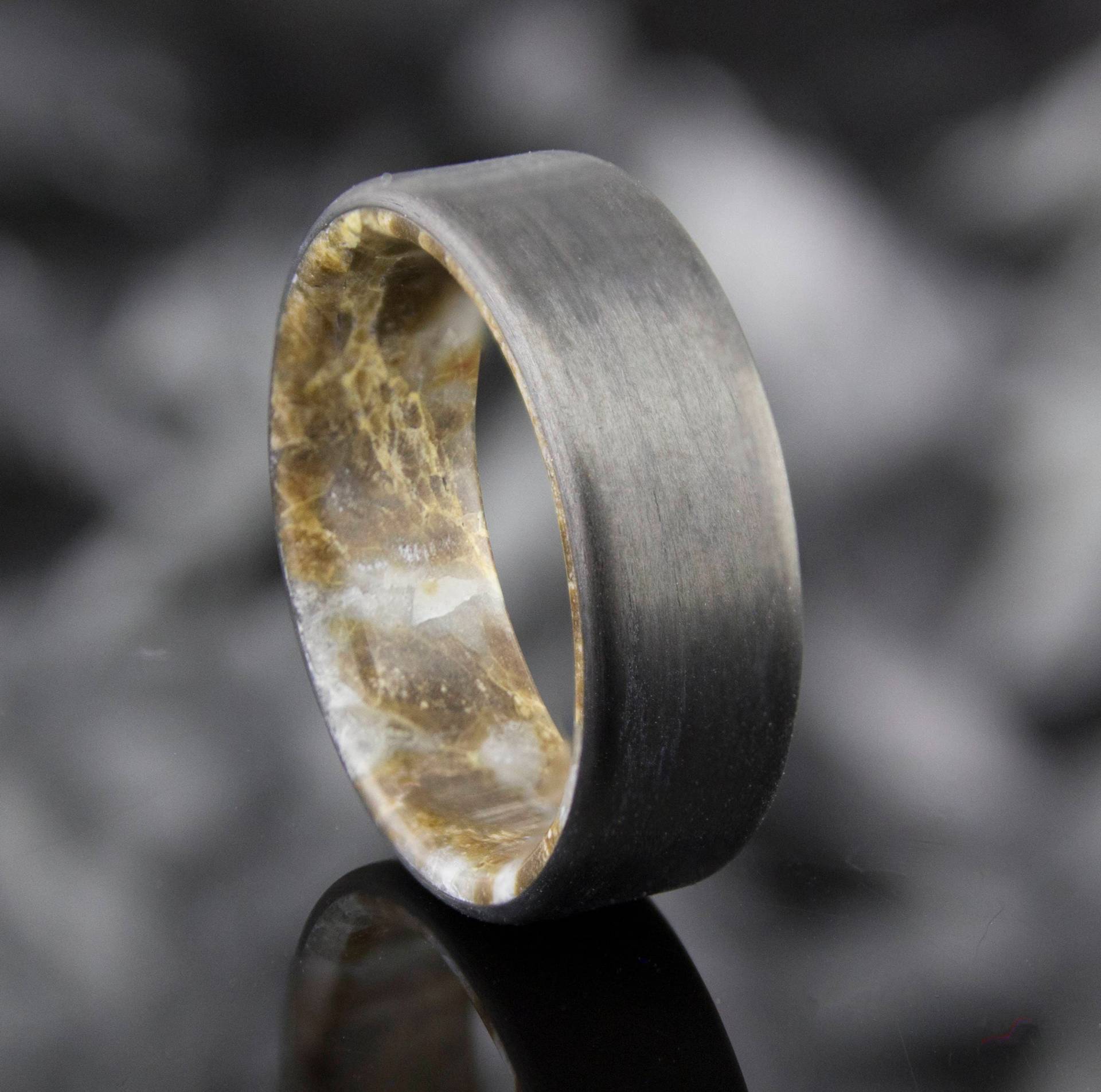 Kohlefaser Ring Mit Echtem Natürlichem Marmor, Schwarzer Ring, Herrenring, Damenring, Ehering, Geschenk Für Ihn, Sie von DaliaWoodia