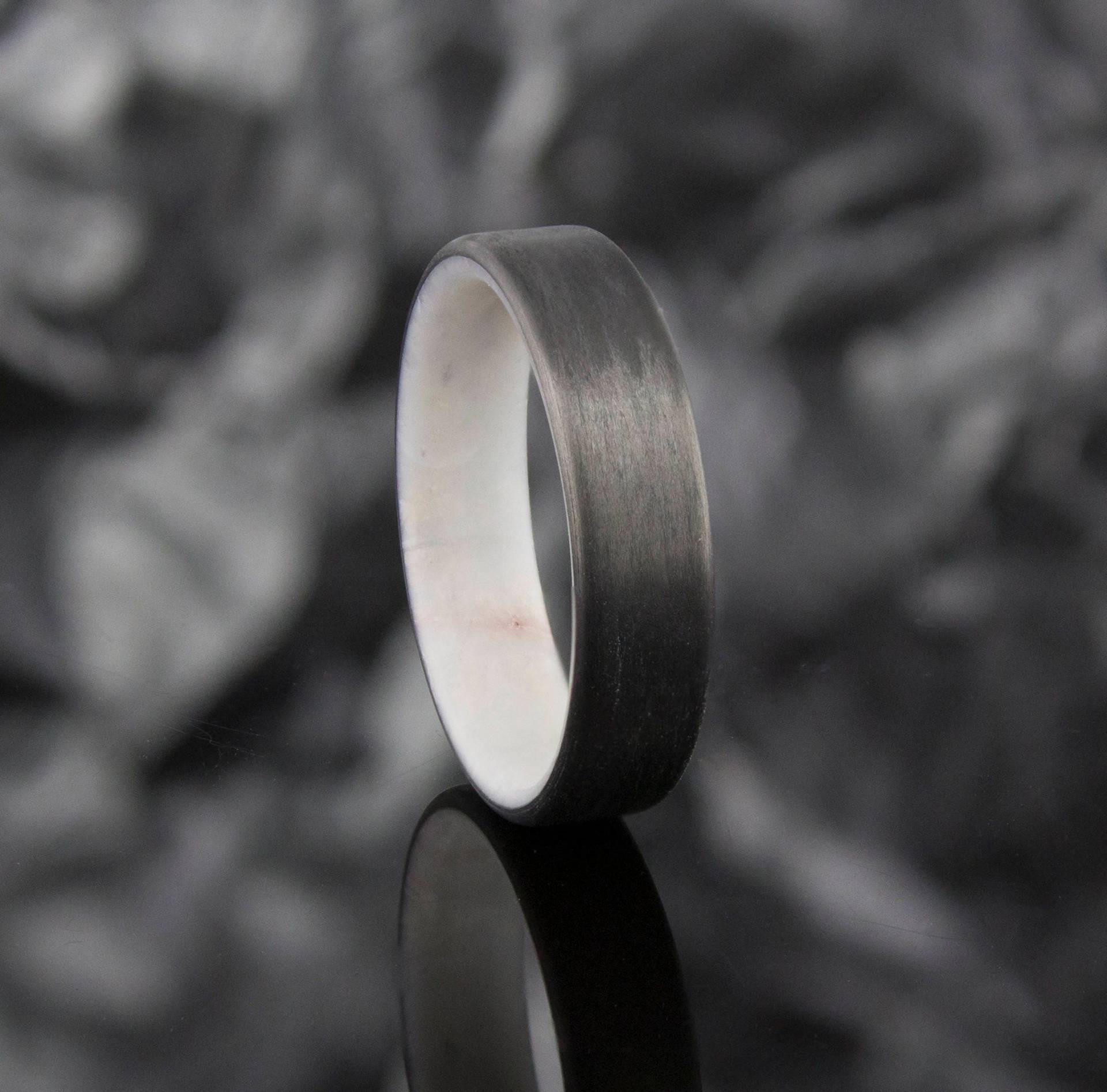 Kohlefaser-Ring Mit Echtem Natürlichen Marmor, Herren Ring, Schwarzer Ehering, Kohlefaser-Ring, Geschenke, Beste Geschenke von DaliaWoodia