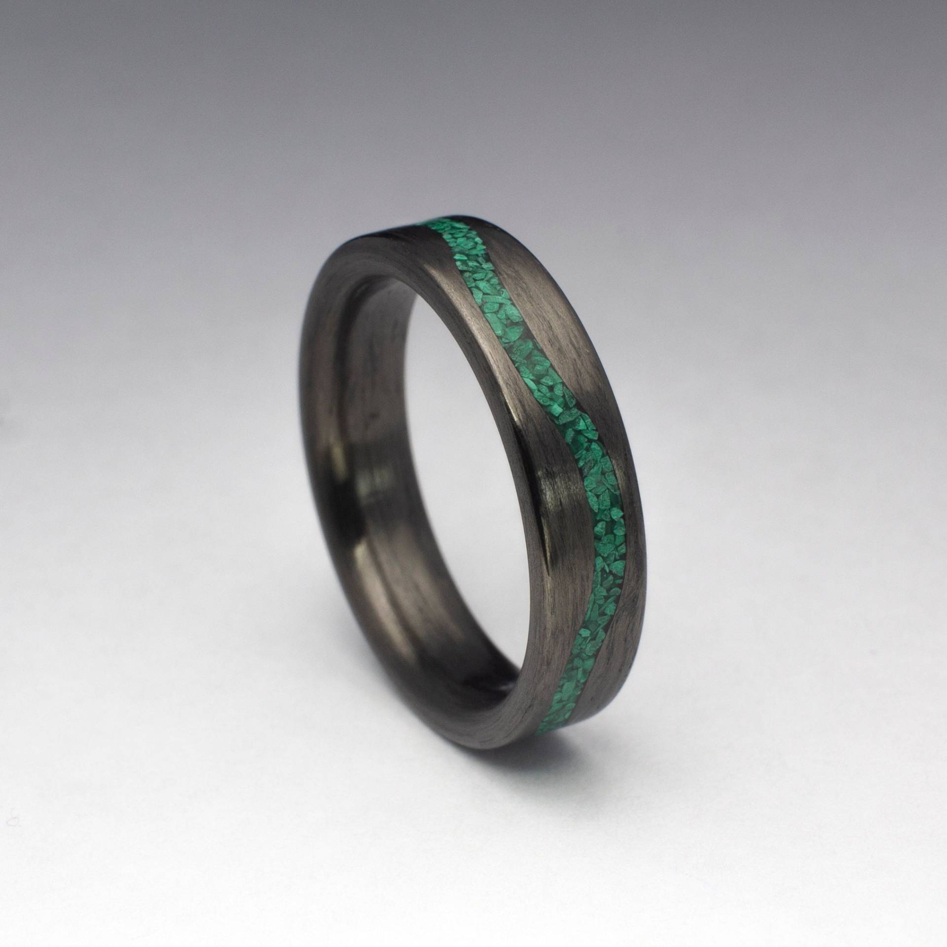 Kohlefaser-Ring Mit Malachit Welle Durch Die Mitte, Herren Ring, Ehering, Schwarzer Geschenk Für Sie, Ihn Kohlefaser-Ring Mit Malachit Welle Durch Die Mitte, Herren Ring, Ehering, Schwarzer Geschenk Für Sie, Ihn von DaliaWoodia