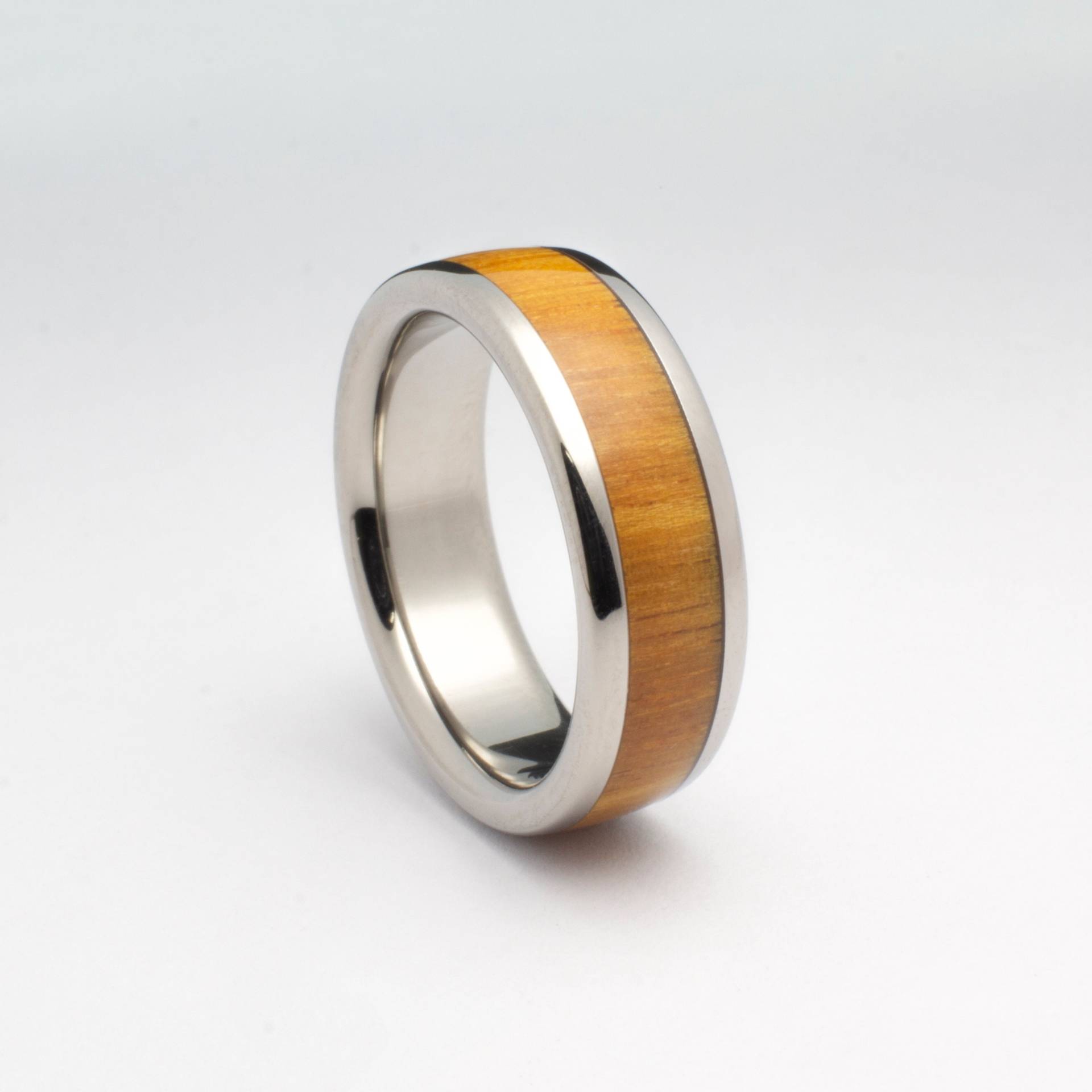 Titan-Ring Mit Canarywood Inlay, Herren Ring, Frauen Ehering, Handgemachte Titan Ehering von DaliaWoodia