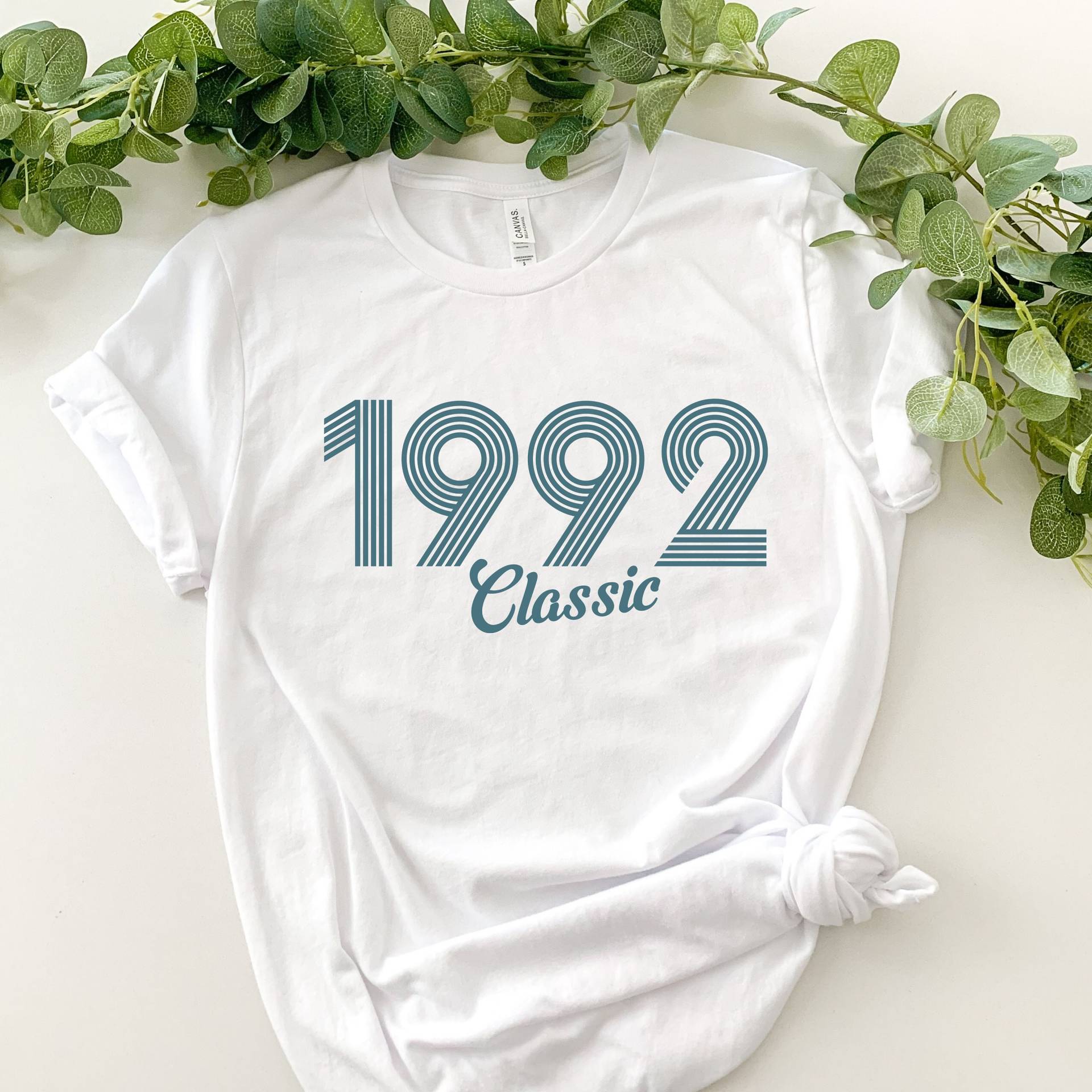 1992 Geburtstagsshirt, 29. Geburtstagsgeschenk, 30. Geburtstagsgeschenk Für Frauen, Männer, Vintage Shirt, Retro Shirt von DalinCustomShirts