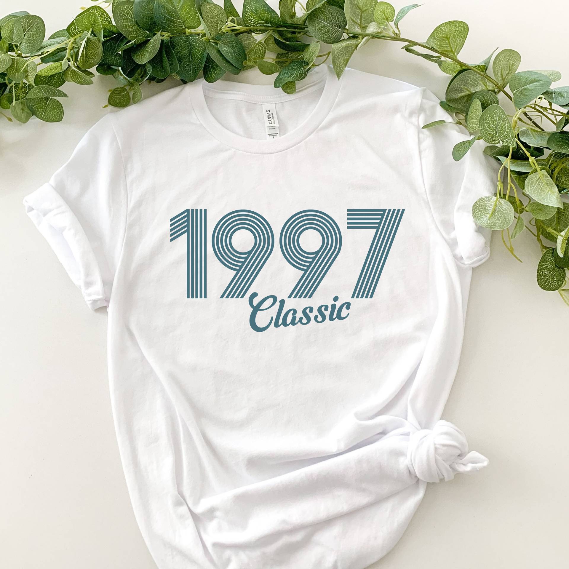 1997 Geburtstagsshirt, 24. Geburtstagsgeschenk, 25. Geburtstagsgeschenk Für Frauen, Männer, Vintage Shirt, Retro Shirt von DalinCustomShirts