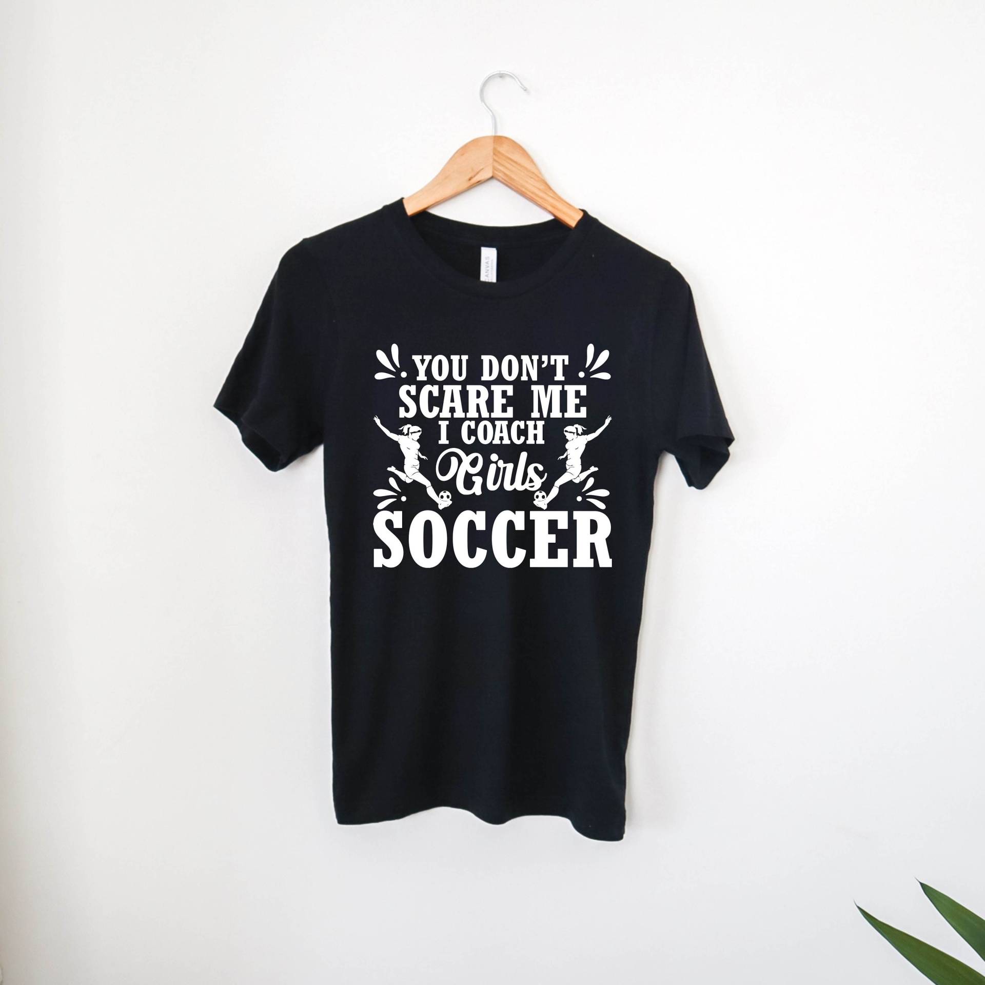 You Don't Scare Me I Coach Girls Fußball T-Shirt, Trainer, Papa, Gameday Shirt, Geschenk, Vatertag Geschenk von DalinCustomShirts