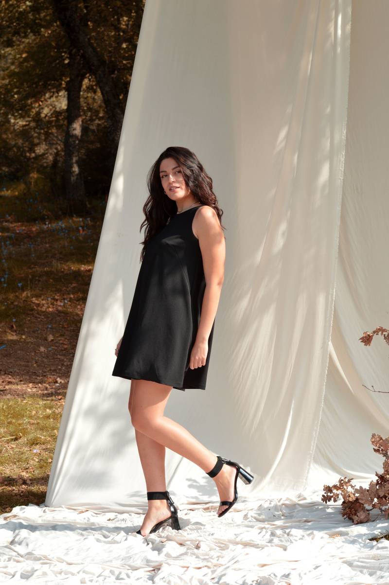 Schwarzes Minikleid A-Linie Kleid Elegantes Für Besondere Anlässe Plus Größe Ärmellos Sommerkleid Abendkleid Kleidung von DalitaCollections