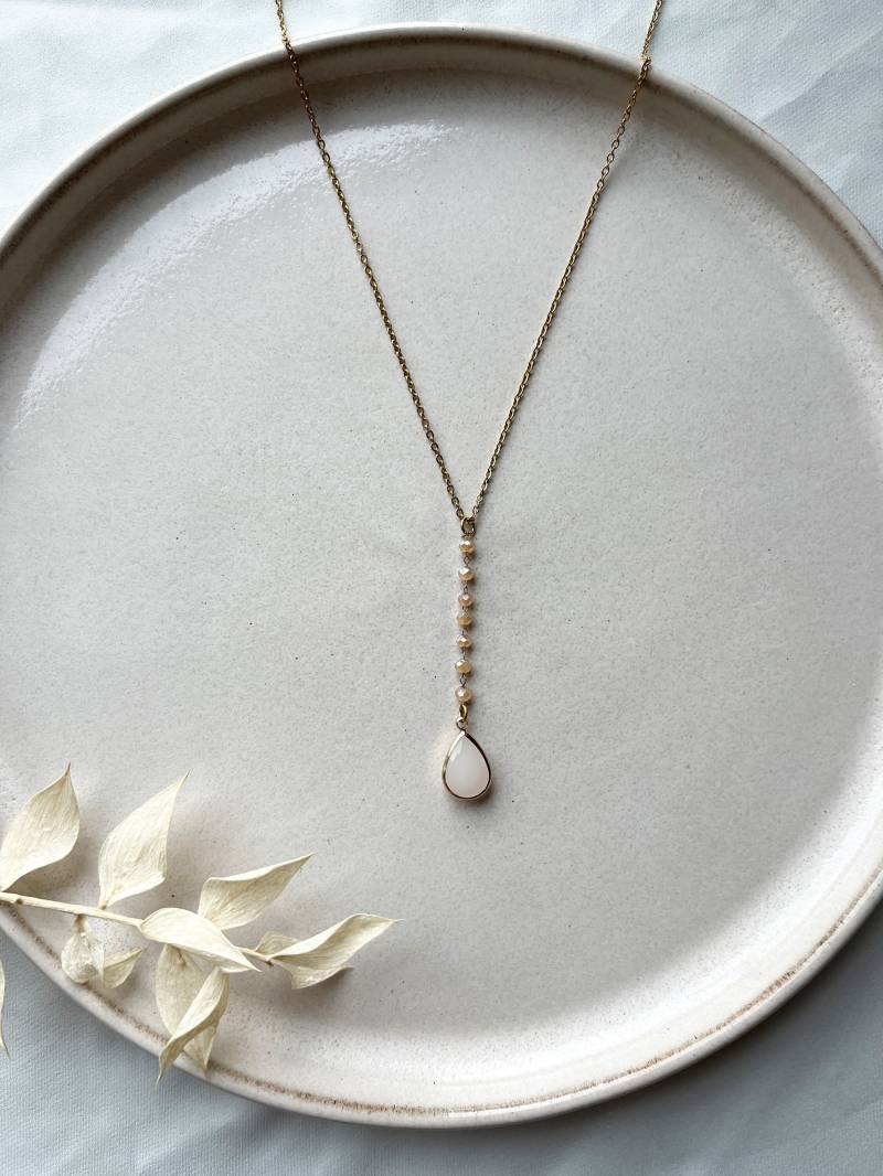 Edelstahl Halskette Mit Peachfarbenen Perlen Und Tropfenanhänger/Als Brautschmuck Gold Y-Kette Geschenkidee von DalouJewelry