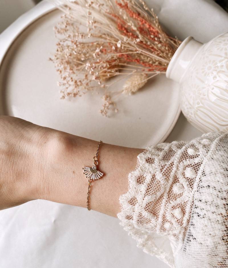 Filigranes Armband Mit Goldenem Fächer Verbinder in Gold/Als Brautschmuck/ Trauzeugin Geschenk Zu Weihnachten Oder Geburtstag von DalouJewelry