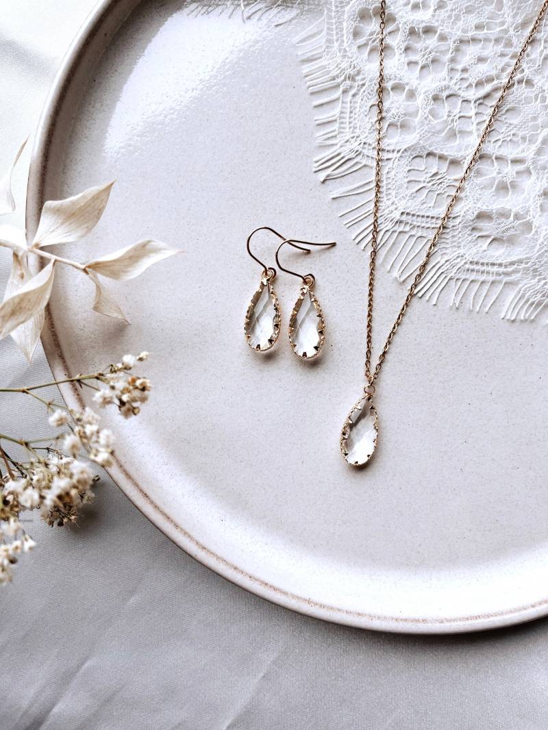 Filigranes Schmuckset Mit Klaren Tropfenanhängern in Gold/Brautschmuck Zur Hochzeit Geschenkidee Zum Geburtstag, Trauzeugin von DalouJewelry
