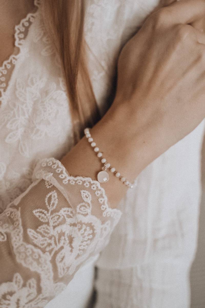 Perlenarmband Mit Anhänger Im Bohostil in Silber/Als Brautschmuck, Hochzeit, Besondere Anlässe, Brautjungfer von DalouJewelry