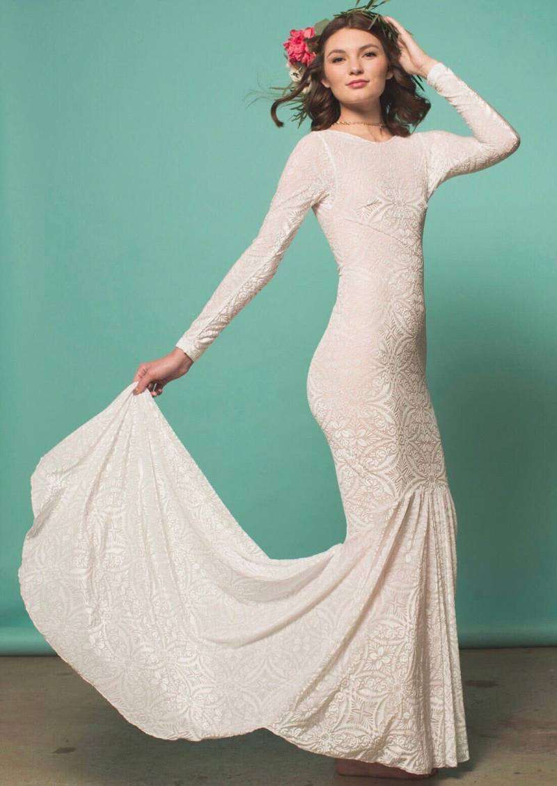 Aretha, Boho Brautkleid, Langarm Samt Ausbrenner Kleid von DameandMaiden