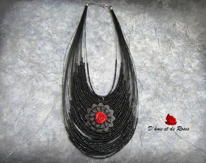 Perlen Halskette 43 Von Trümmern Medaillon Und Rote Rose von DametdeRoses