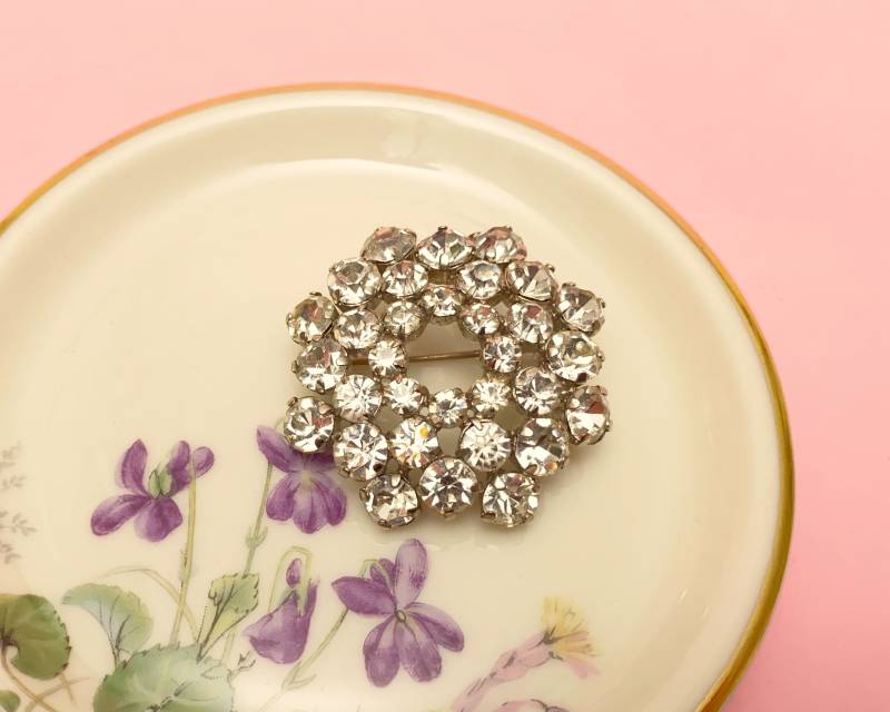 Mid Century Rhinestone Brosche Simili Rund Kranz Stern Weihnachten Ref. 2106 Mid Century Rhinestone Brosche Simili Rund Kranz Stern Weihnachten Ref. 2106 von DamnNiceStuff