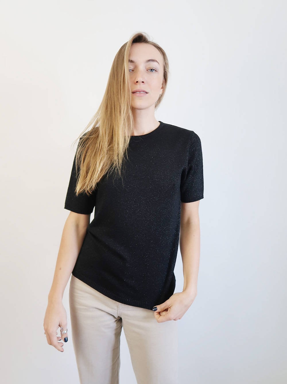 Schwarz Glitzernden 90Er Jahre Stricken T-Shirt, Minimale Kleidung, Mode Schwarz Glitzernden 90Er Jahre Stricken T-Shirt, Minimale Kleidung, Mode von DamselflyGoods