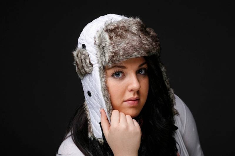 DanCarol Wendemütze DC-W-459-rendy Mütze in mit Zierösen und Verschluß am Hals. von DanCarol