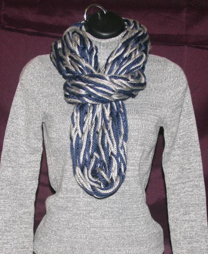 Marine Und Grau Infinity Klobige Schal Marine Und Grau Infinity Klobige Schal von DanDeeCreationsShop