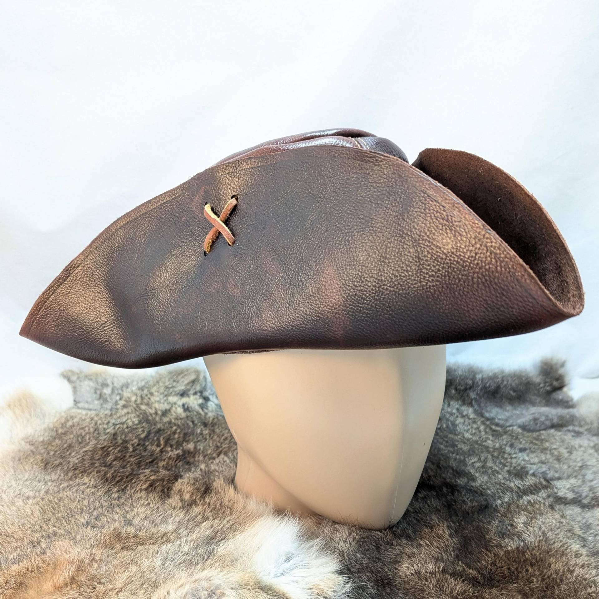 Leder Tricorn/Piratenhut Leder Tricorn/Piratenhut von DanTheLefty
