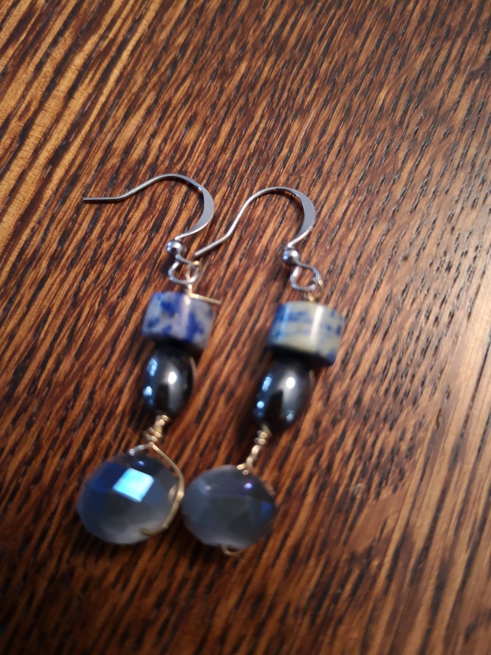 Ohrringe Aus Hemitit Und Blauem Kristall von DanaGlamourBoutique