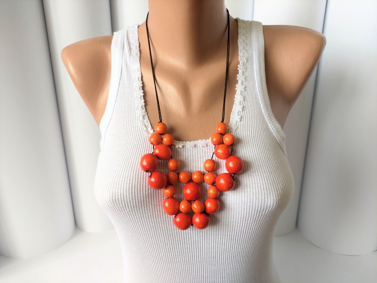 Orange Bib Halskette, Holz Chunky Perlen Holzperle Große Lätzchen Halskette von DanajewelryUA