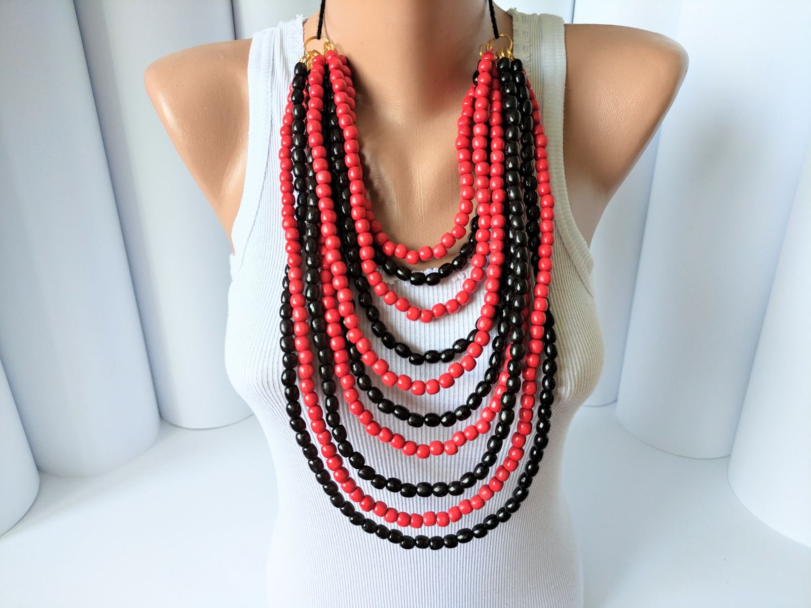 Rot Schwarz Große Perlenkette, Multi-Layer-Halskette, Lange Holzperlenkette, Statement Halskette, Klobige Perlenkette von DanajewelryUA