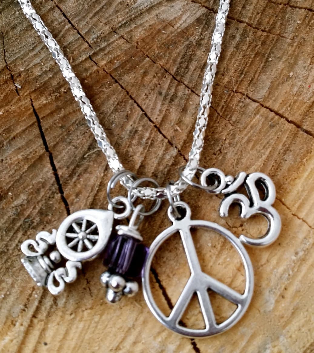 Das Leben Ist Gut Om Dharma Rad Frieden Zeichen Amethyst Kristall Anhänger Silber Halskette 18 "Heilung Cluster Aum Ohm Das Leben Ist Gut Om Dharma Rad Frieden Zeichen Amethyst Kristall Anhänger Silber Halskette 18 "Heilung Cluster Aum Ohm von DancingGypsies