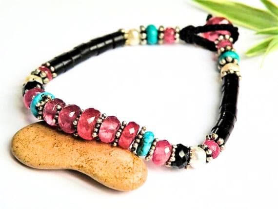 Pink Rubin Edelstein Armband Türkis, 925Er Silber, Süsswasserperlen, Schwarze Koralle, Schwarzer Turmalin, Edelsteinschmuck von DancingLotusDesigns