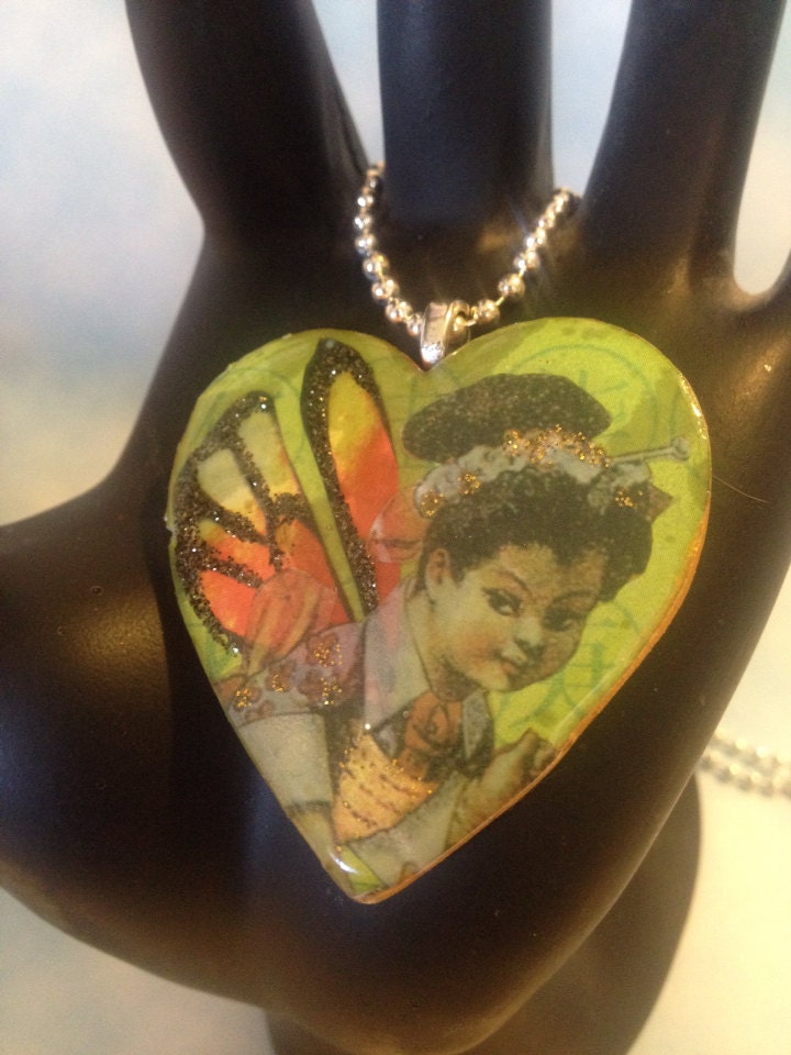 Midnight Frolic Heart Shaped Anhänger von DancingMandrake