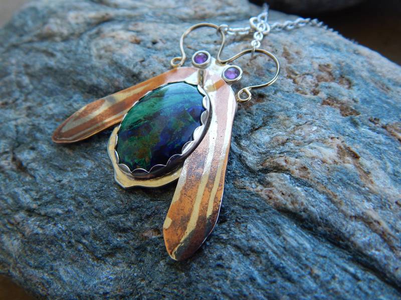 Blauer Bug Azurit Anhänger & Halskette von DancingMantisJewelry