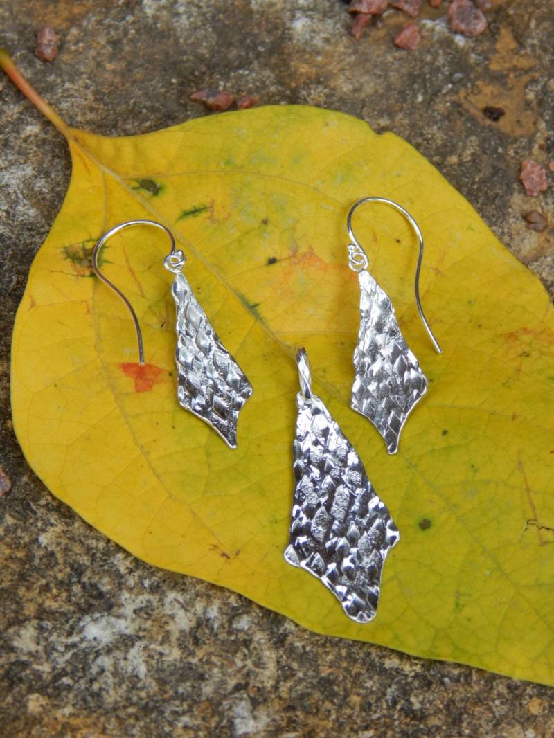 Silber Set Drachenschuppe - Ohrringe Und Anhänger von DancingMantisJewelry
