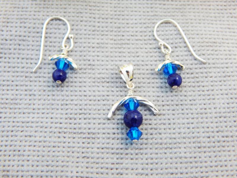 Silber & Sodalith Ohrringe Und Anhänger Set Silber & Sodalith Ohrringe Und Anhänger Set von DancingMantisJewelry