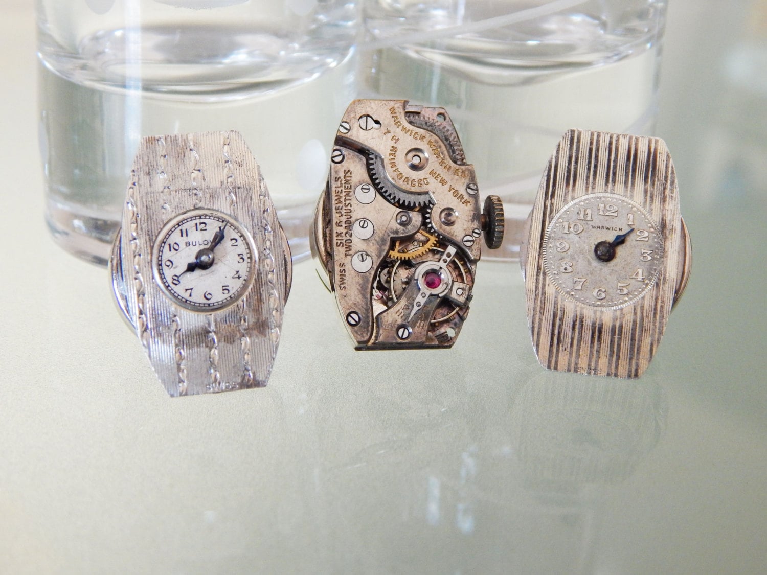 Warwick & Bulova Vintage Uhr Knopfabdeckungs-Set Warwick & Bulova Vintage Uhr Knopfabdeckungs-Set von DancingMantisJewelry