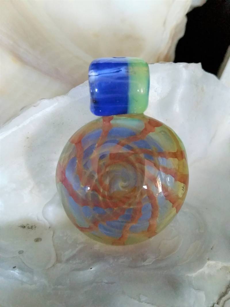 Schwarzlicht Reaktive Glas Focal Anhänger Perle Mit Blauen Und Grünen Bale Kopfglas von DancingSands