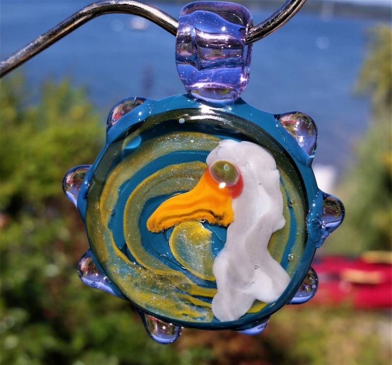 Weißer Seevogel Focal Anhänger von DancingSands