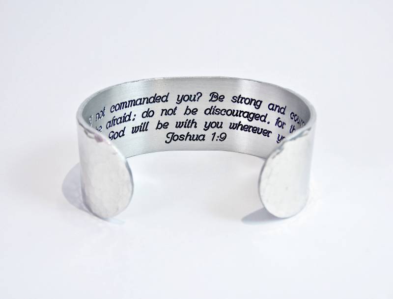 Christlichen Schmuck | Habe Ich Dir Nicht Befohlen? Sei Stark Und Mutig Fürchte Dich Lass Entmutigen Joshua 19 Genesungsgeschenk Christlichen Schmuck | Habe Ich Dir Nicht Befohlen? Sei Stark Und Mutig Fürchte Dich Lass Entmutigen Joshua 19 Genesungsgeschenk von DandLDesigns4U