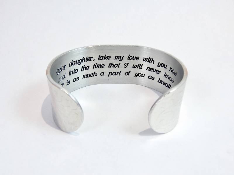 Mutter Tochter Geschenk | Graduierung Für Hochzeitstag Tochter, Nimm Meine Liebe Mit Silber Personalisierte Armband Manschette Mutter Tochter Geschenk | Graduierung Für Hochzeitstag Tochter, Nimm Meine Liebe Mit Silber Personalisierte Armband Manschette von DandLDesigns4U