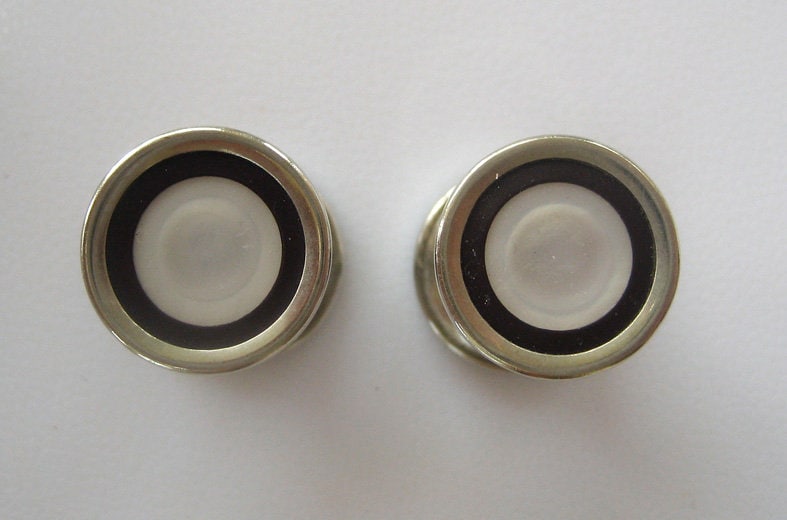 Art Deco Baer & Wilde Silber Ton Kum-A-Part Perlmutt Und Schwarze Emaille Manschettenknöpfe von DandLVintage