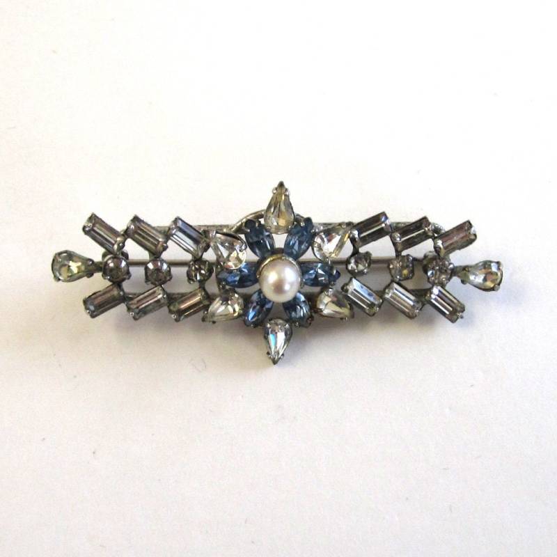 Carl Art Sterling Silber Blumen Brosche/Anstecknadel Mit Zuchtperle in Der Mitte Carl Art Sterling Silber Blumen Brosche/Anstecknadel Mit Zuchtperle in Der Mitte von DandLVintage