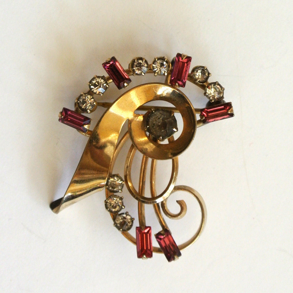 Carl-Art Vergoldete Rosa Strass Swirl Brosche/Pin Carl-Art Vergoldete Rosa Strass Swirl Brosche/Pin von DandLVintage