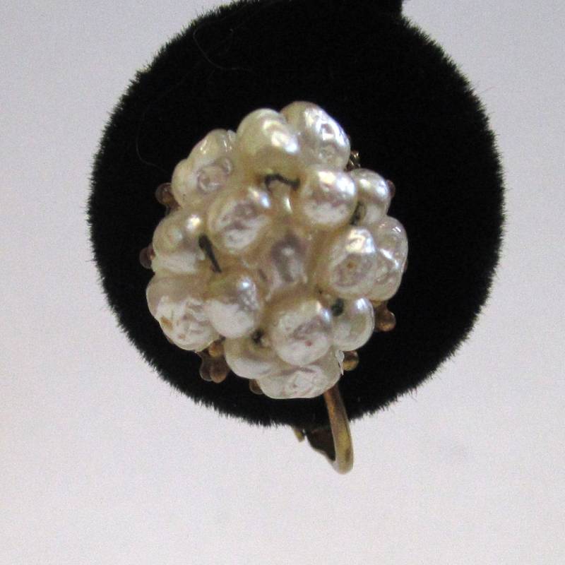 Circa 1940 Miriam Haskell Cluster Faux Perle Ohrringe Circa 1940 Miriam Haskell Cluster Faux Perle Ohrringe von DandLVintage