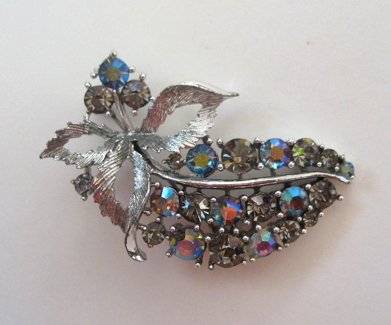 Lisner Aurora Borealis Strass Brosche/Pin Lisner Aurora Borealis Strass Brosche/Pin von DandLVintage