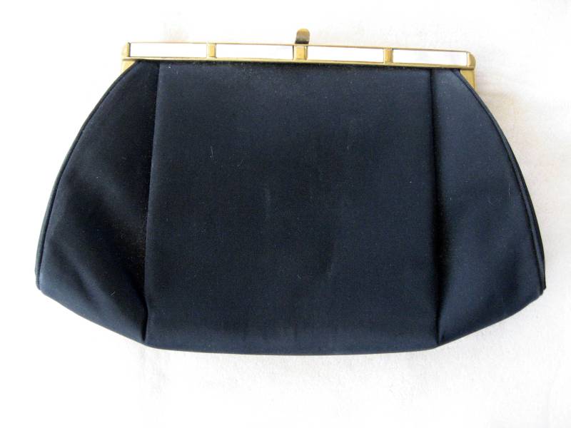 Nach Fünf Schwarze Handtasche Mit Perlmutt-Trim Nach Fünf Schwarze Handtasche Mit Perlmutt-Trim von DandLVintage