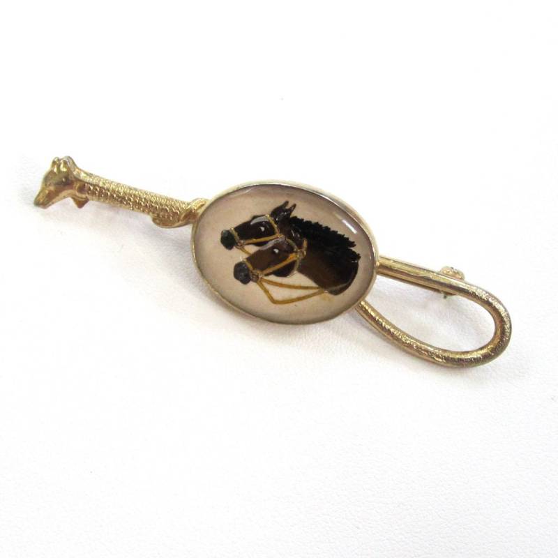Vergoldete Reverse Painted Horse Kropf Brosche/Anstecknadel von DandLVintage