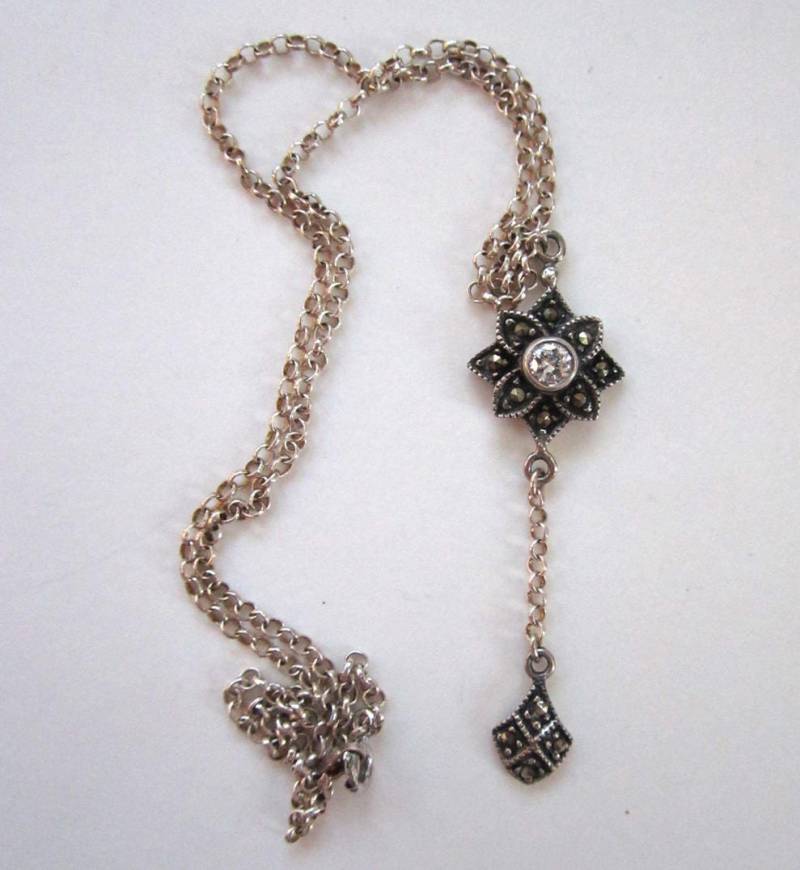 sterling Silber Glasstein Markasit Drop Floral Anhänger sterling Silber Glasstein Markasit Drop Floral Anhänger von DandLVintage