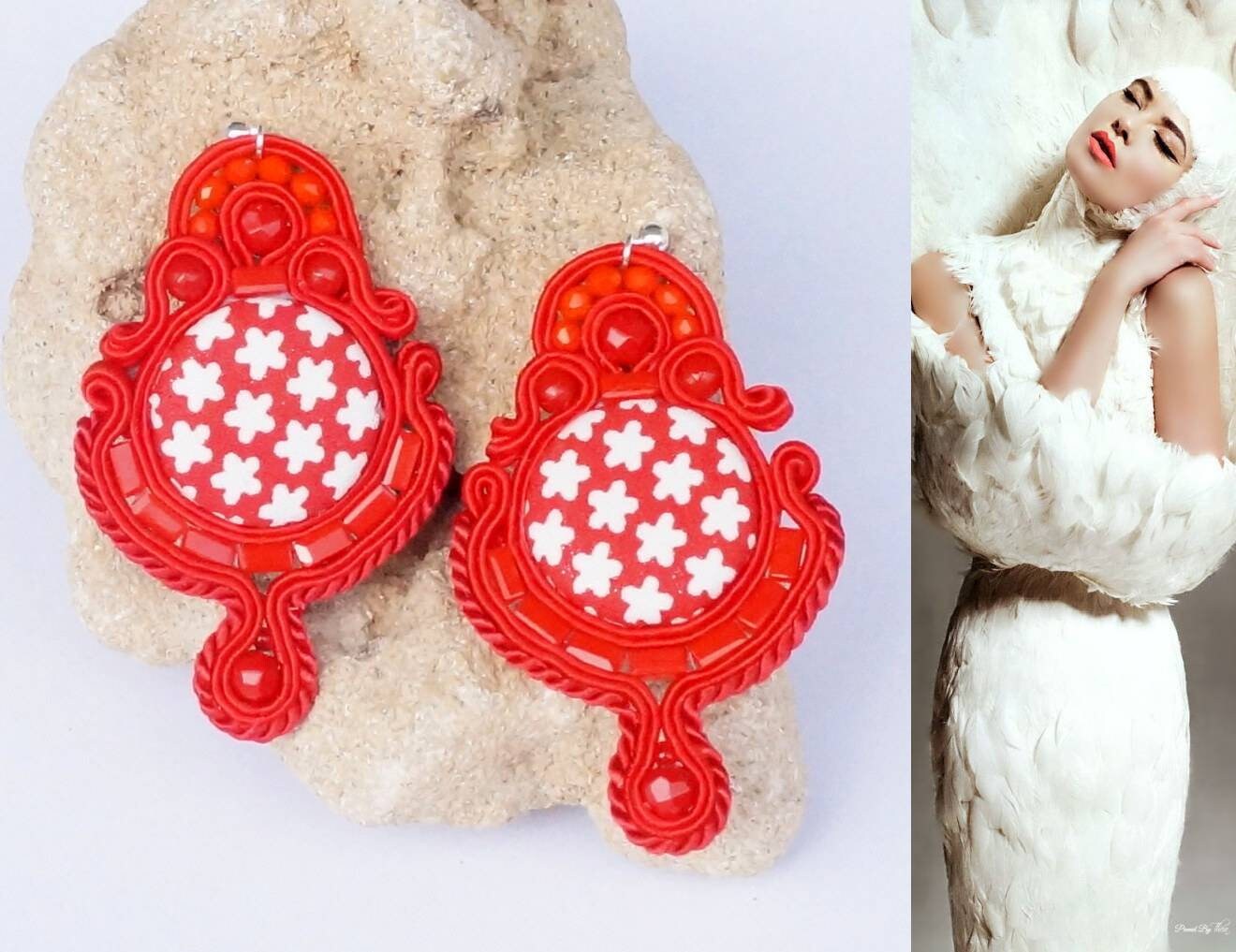 Bunte Soutache Ohrringe Mit Blumenmotiv von DandaArtBijoux