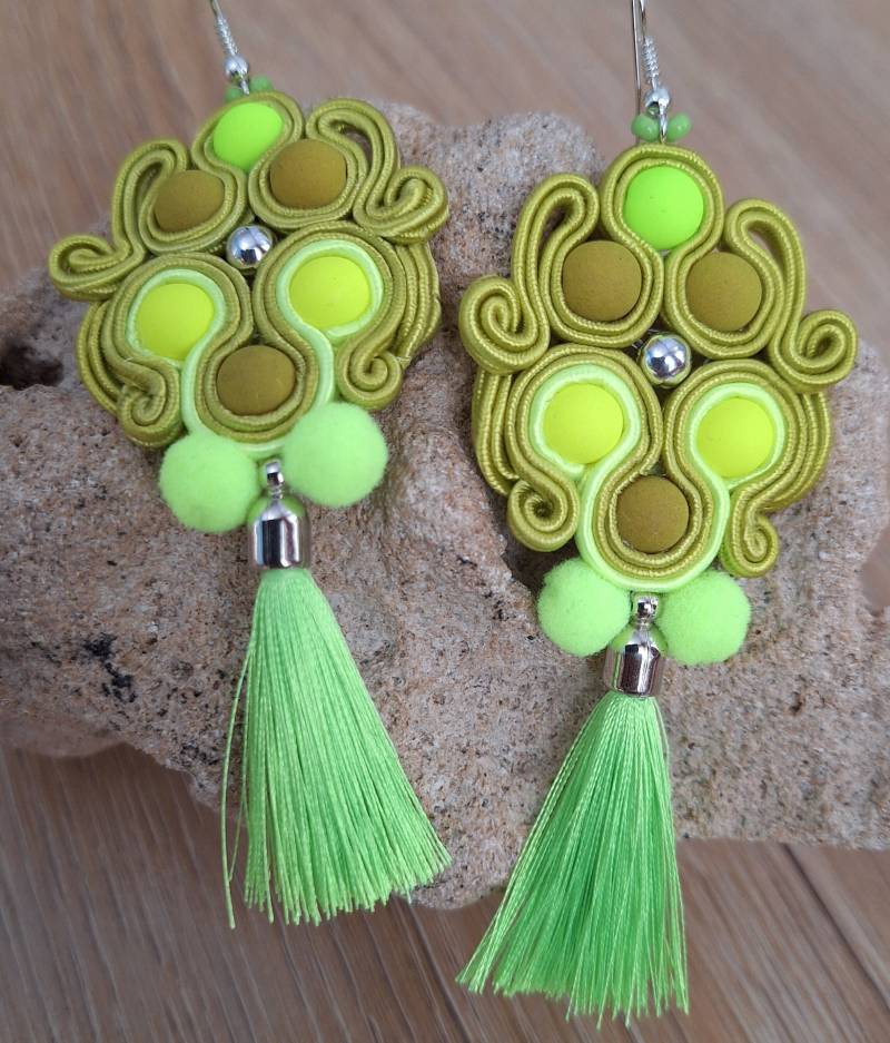 Glänzende Neon Soutache Ohrringe von DandaArtBijoux